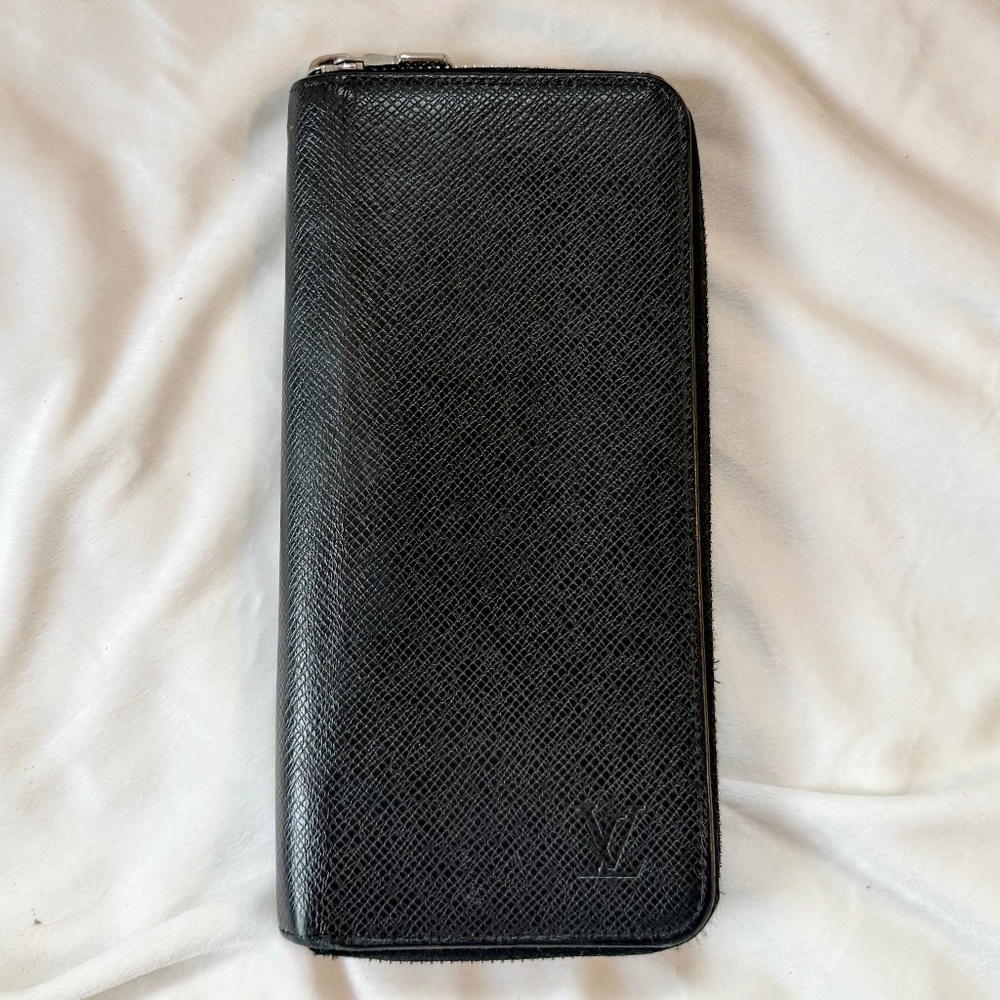 Louis Vuitton Zippy Organizer Wallet Black Taiga Leather